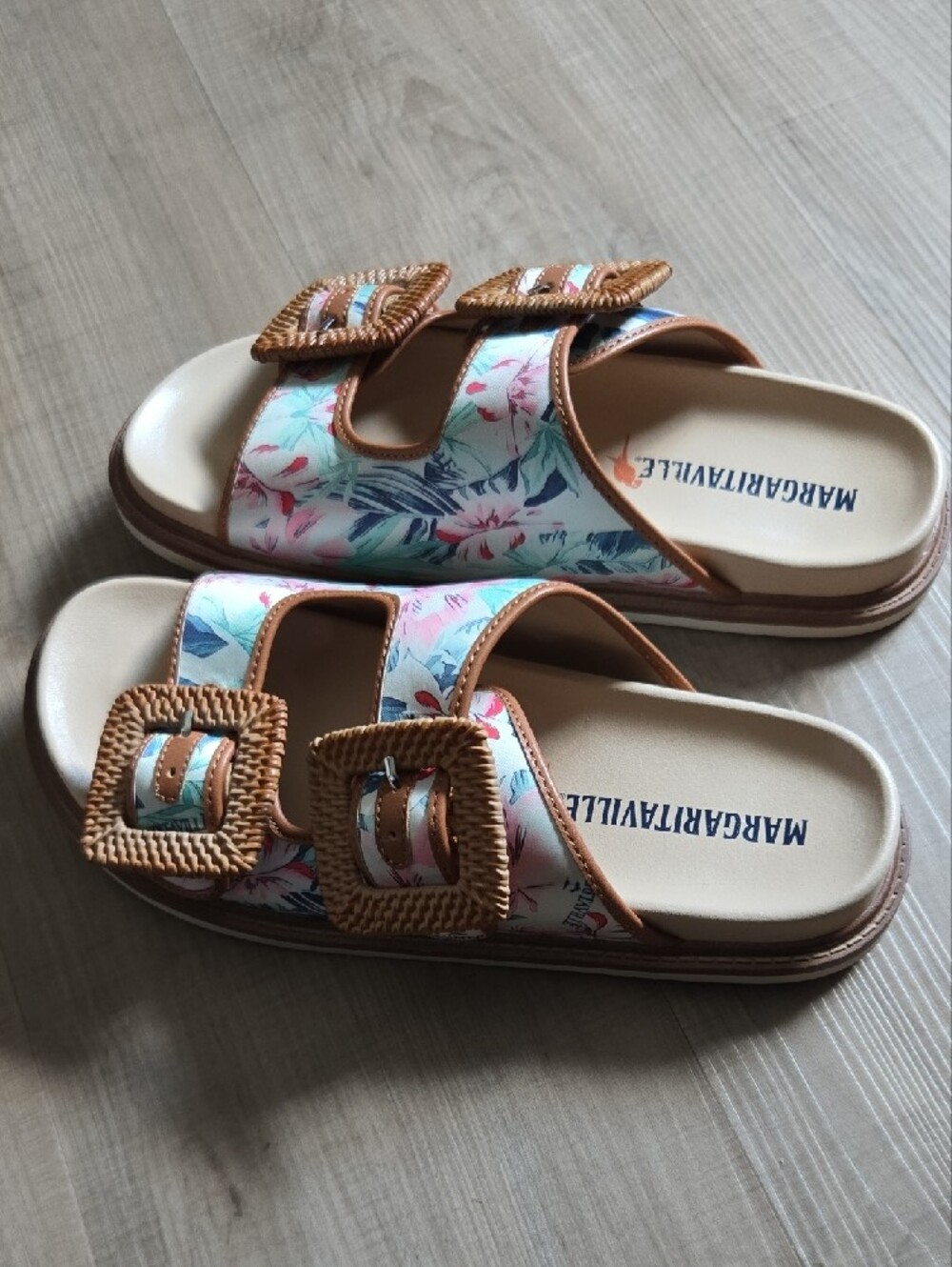 Sandals - Picture 2 of 4